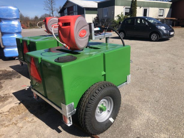 - - - VANDVOGN MED EL-PUMPE
