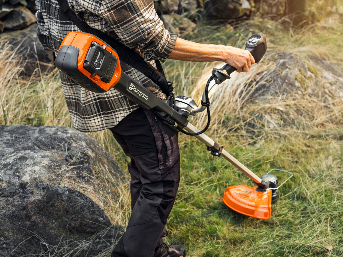 Husqvarna 220iR Trimmer m/ 40-B140 og 40-C80