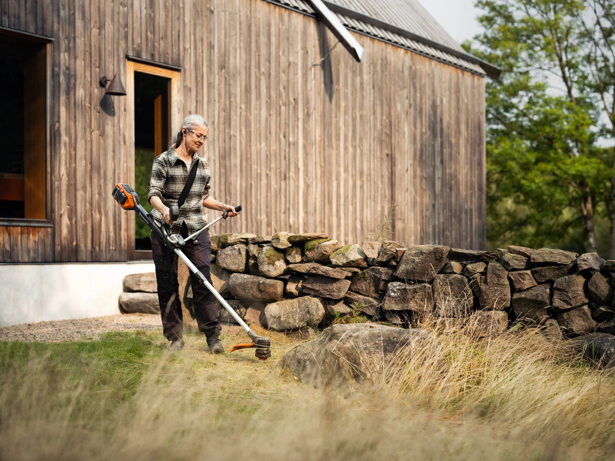 Husqvarna 220iR Trimmer m/ 40-B140 og 40-C80